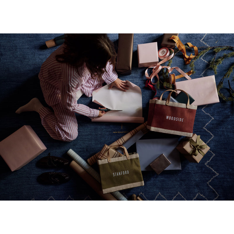 Seasonal hues, classic craftsmanship. This year’s Holiday Collection brings together our signature Market Bags in a palette inspired by gatherings, giving, and the quiet beauty of winter days.